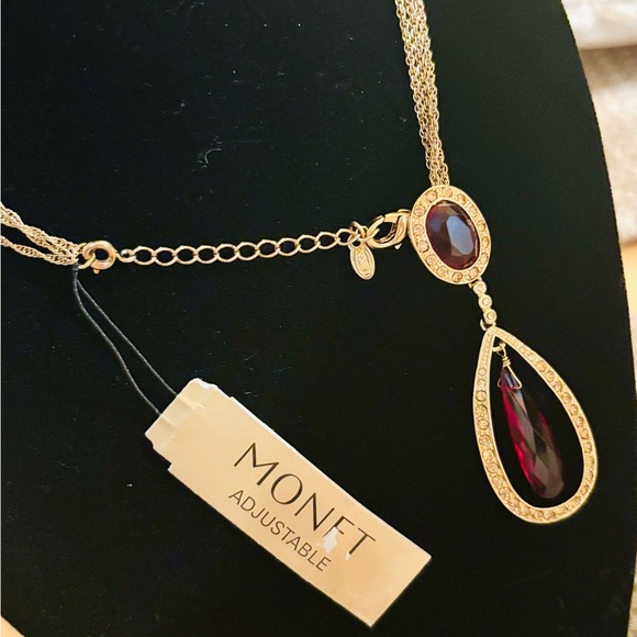 Monet NWT Vntg Gold Necklace Faceted Deep Ruby Red and Clear Rhinestones Accents - Picture 2 of 10